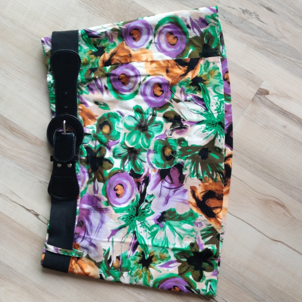 Floral mini skirt